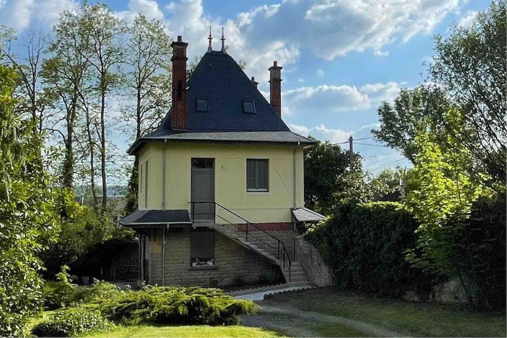 Maison Independante La Quietas Sur Les Hauteurs De Sedan Exterior photo