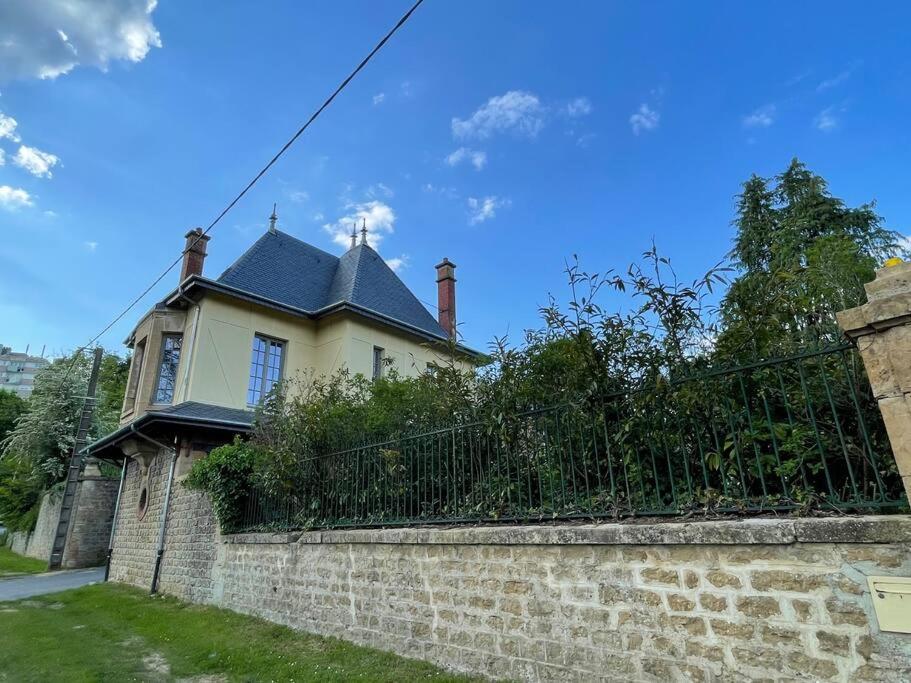 Maison Independante La Quietas Sur Les Hauteurs De Sedan Exterior photo